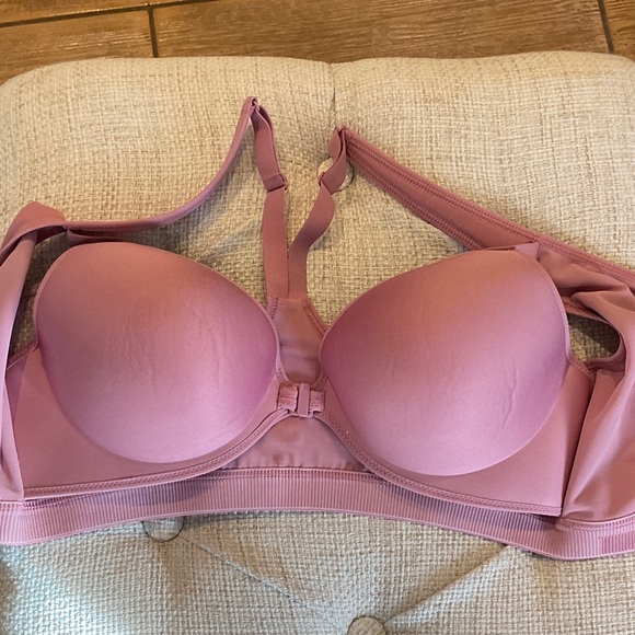 Victoria's Secret Knockout Mauve Zipper Front Sports Bra 34C - Picture 3 of 5